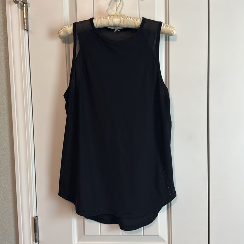 Lululemon Women’s Running tank. Mesh shoulders, keyhole opening. Reflective.